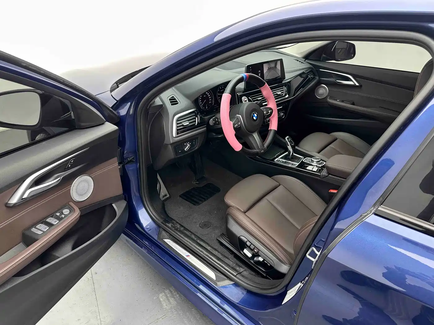 BMW 1 Series 2022 120i M Sport Shadow Edition фото 9