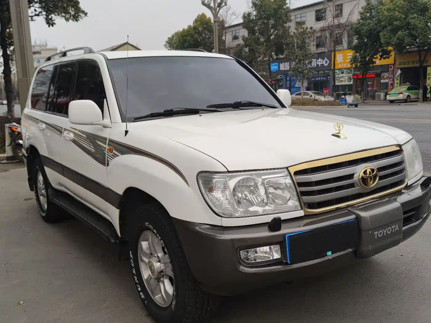 Toyota Land Cruiser 2005 Model 4.7L Automatic VX-R Luxury DVD Edition фото 7