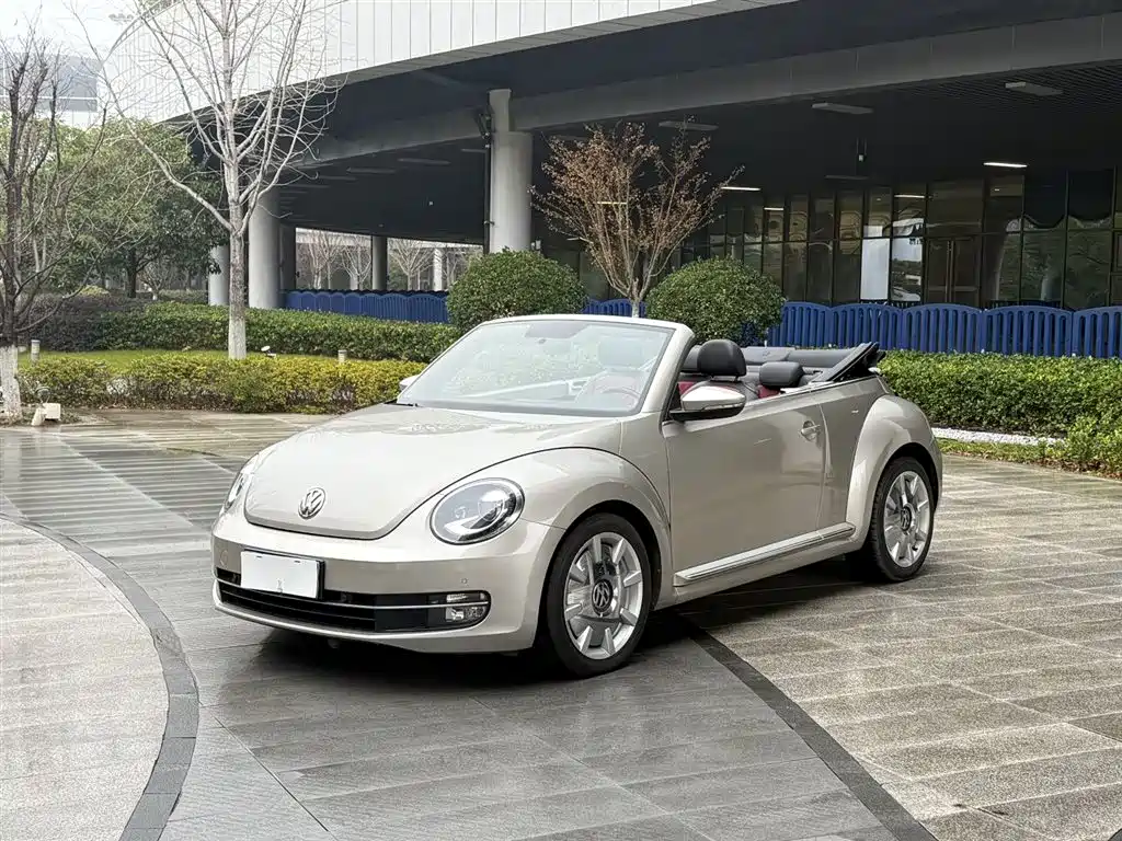 Volkswagen Beetle 2015 180TSI Convertible фото 2