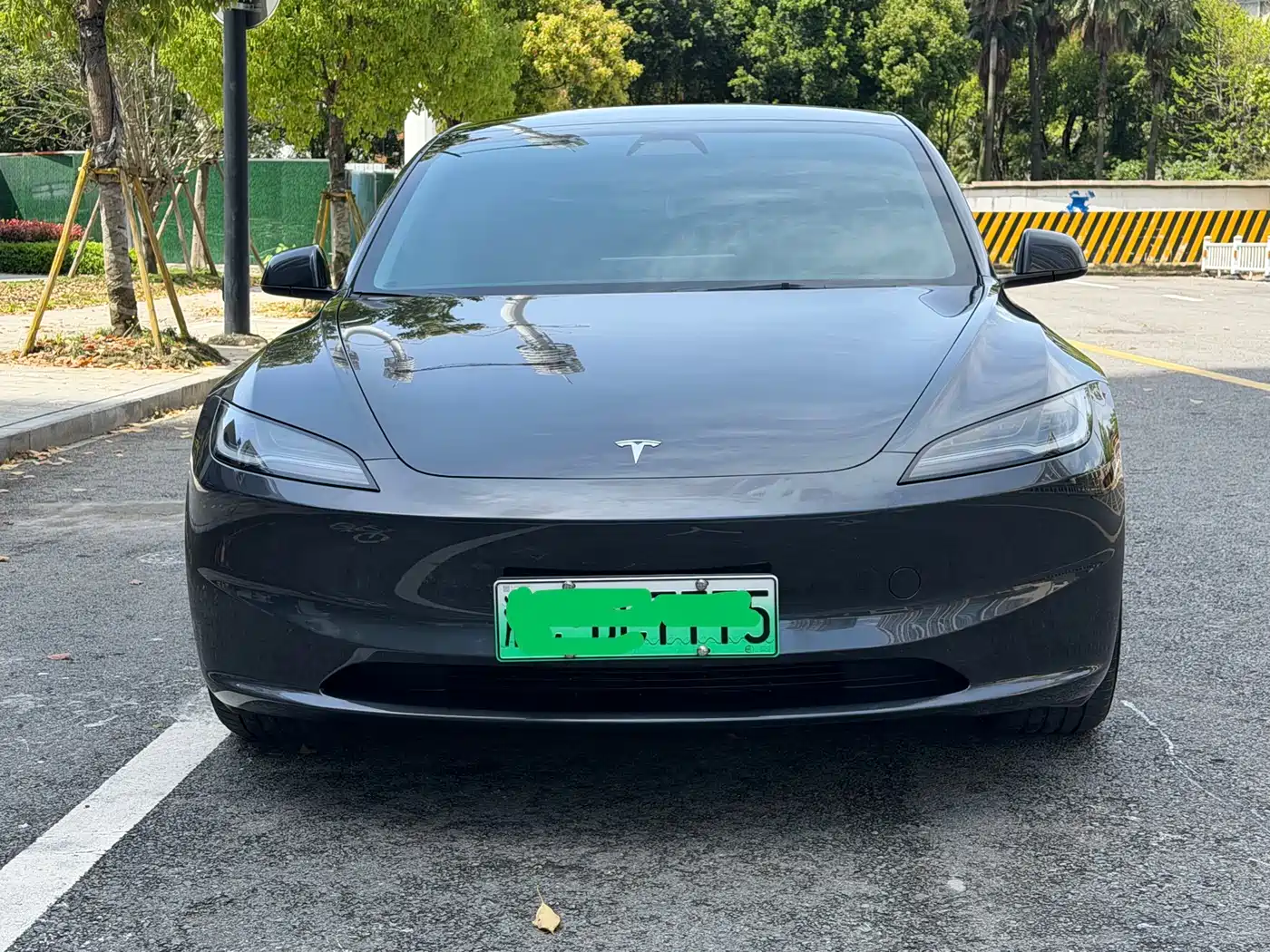 TESLA MODEL 3