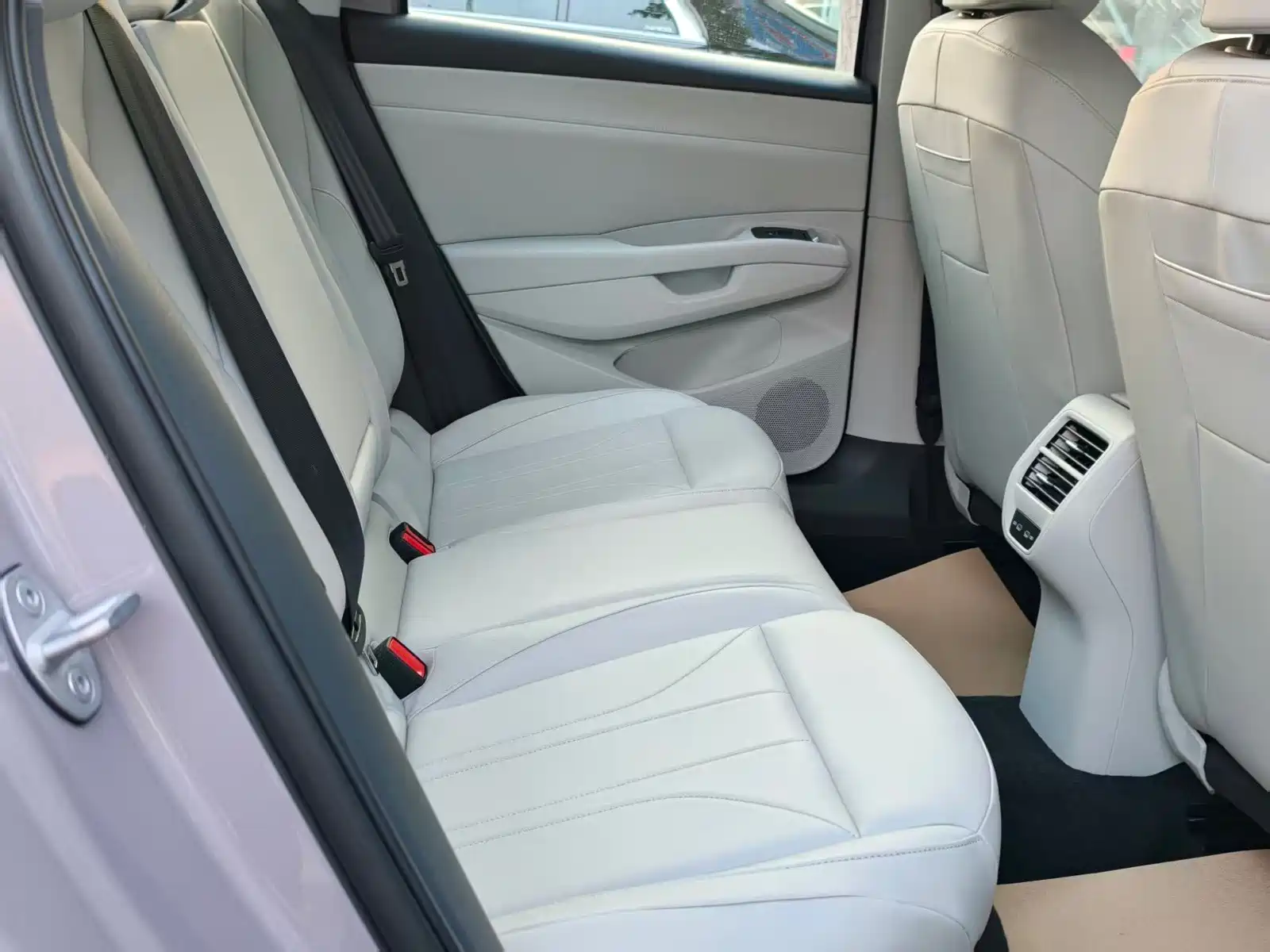 صورة 9 - Volkswagen Lavida