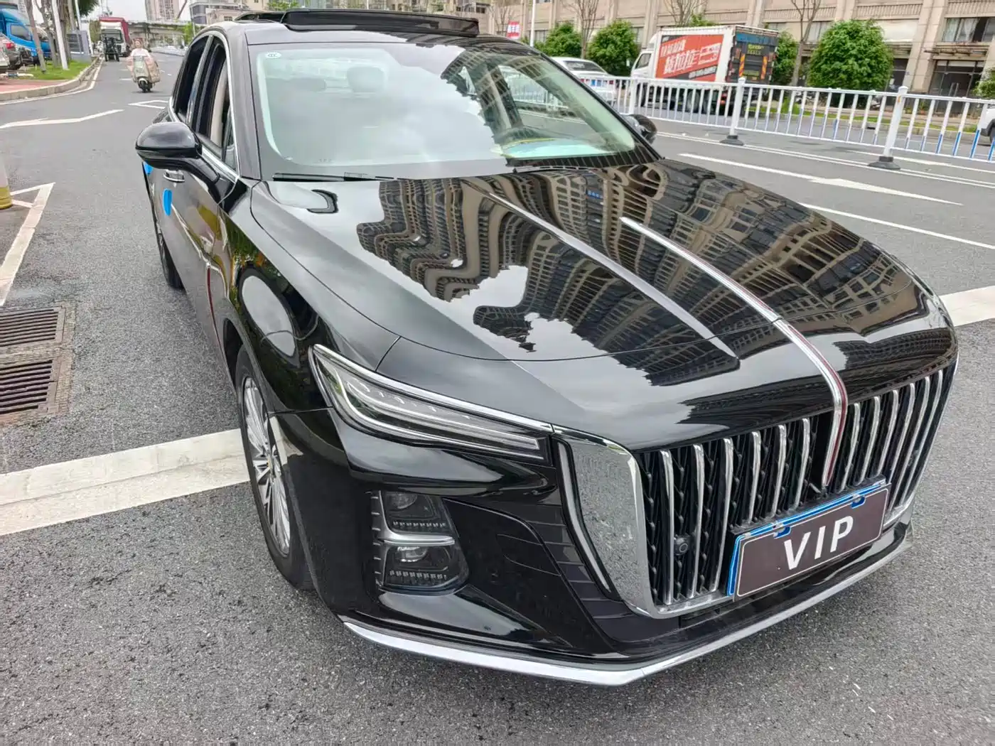 Hongqi H5 2024 1.5T DCT Smart Connect Flag Joy Edition фото 3