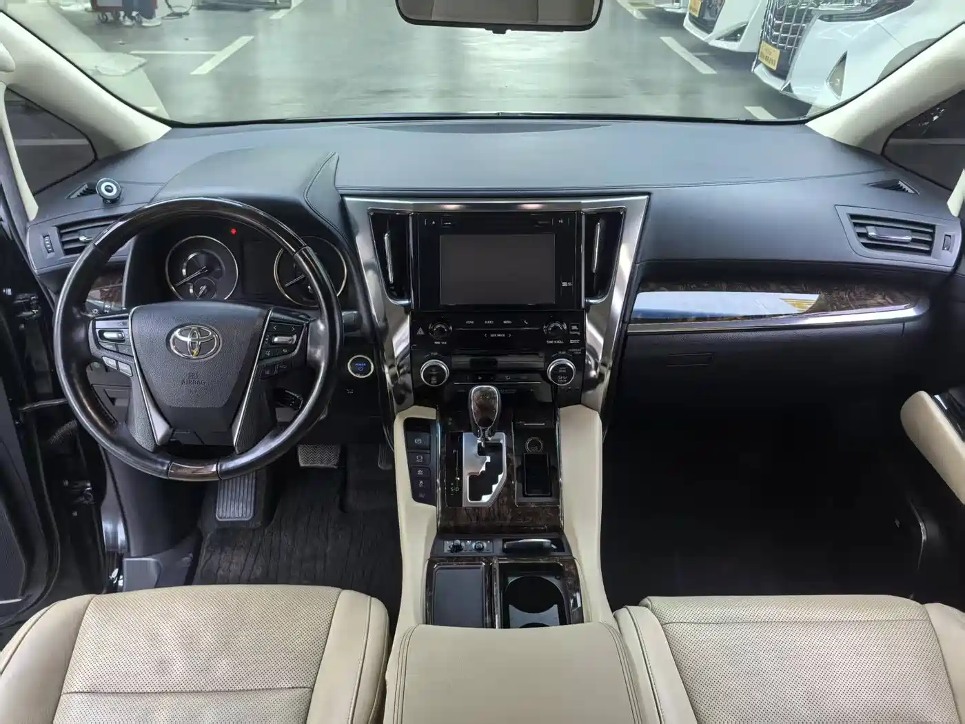 Toyota Alphard 2019 Hybrid 2.5L Luxury фото 20