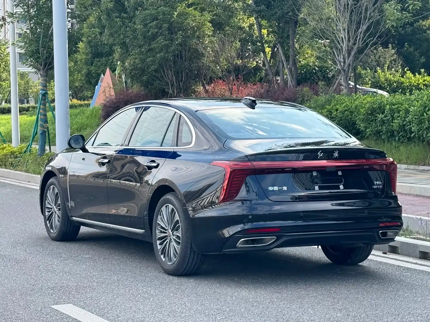Фото 7 - Hongqi H5