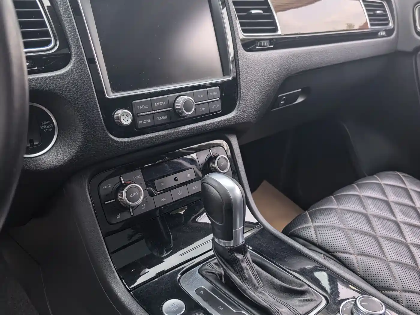 Volkswagen Touareg 2017 3.0TSI Executive Edition фото 17
