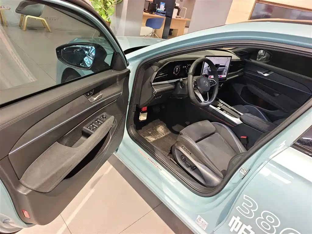 Volkswagen Passat 2025 Model Pro 380TSI Starlight Dragon Premium Edition фото 16