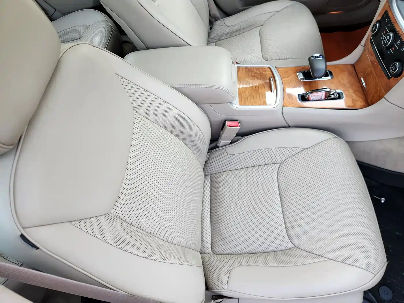 Chrysler 300C (Import) 2014 2013 Model 3.6L Premium Comfort Edition