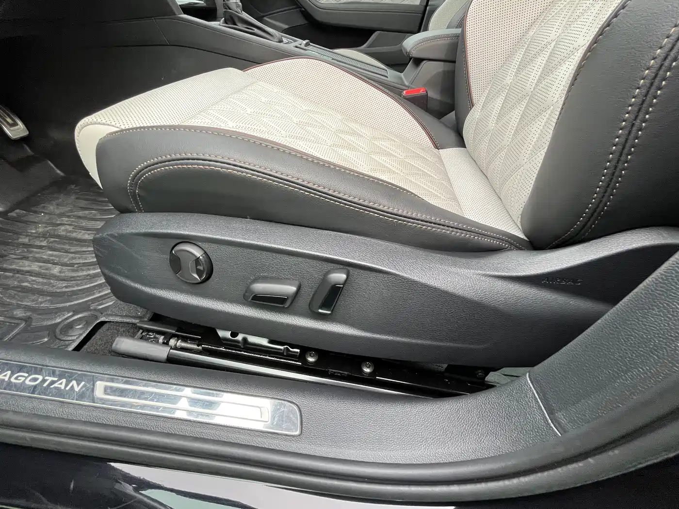 Volkswagen Magotan 2023 Model 2 Million Commemorative Edition 330TSI DSG Luxury фото 7