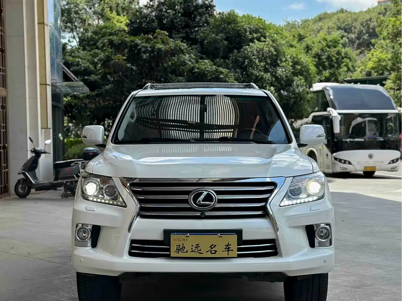 Lexus LX 2013 570 фото 2