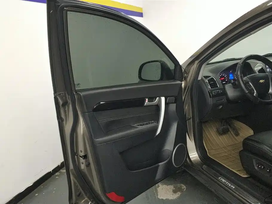 Chevrolet Captiva 2015 2.4L 2WD Urban Edition 7-seater фото 7