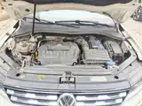 Photo 3 - Volkswagen Tiguan L