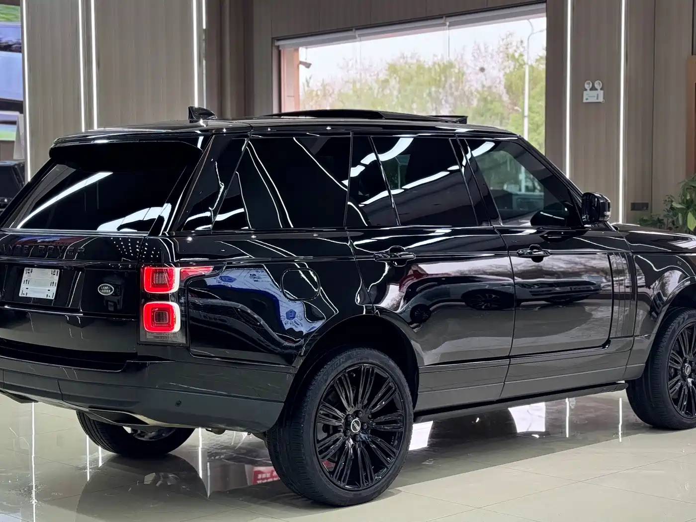Land Rover Range Rover 2022 3.0 L6 360PS Heritage Edition фото 7