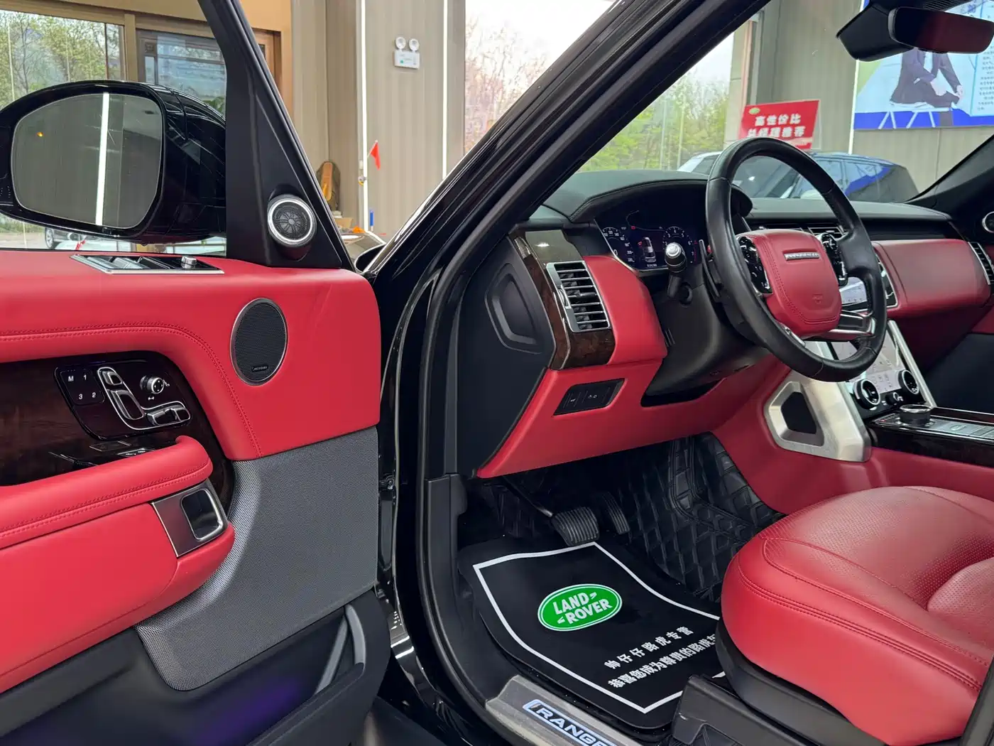 Land Rover Range Rover 2022 3.0 L6 360PS Heritage Edition фото 10
