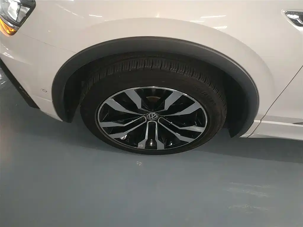 Volkswagen Tiguan L 2019 330TSI Automatic 2WD R-Line Flagship Edition China VI фото 23