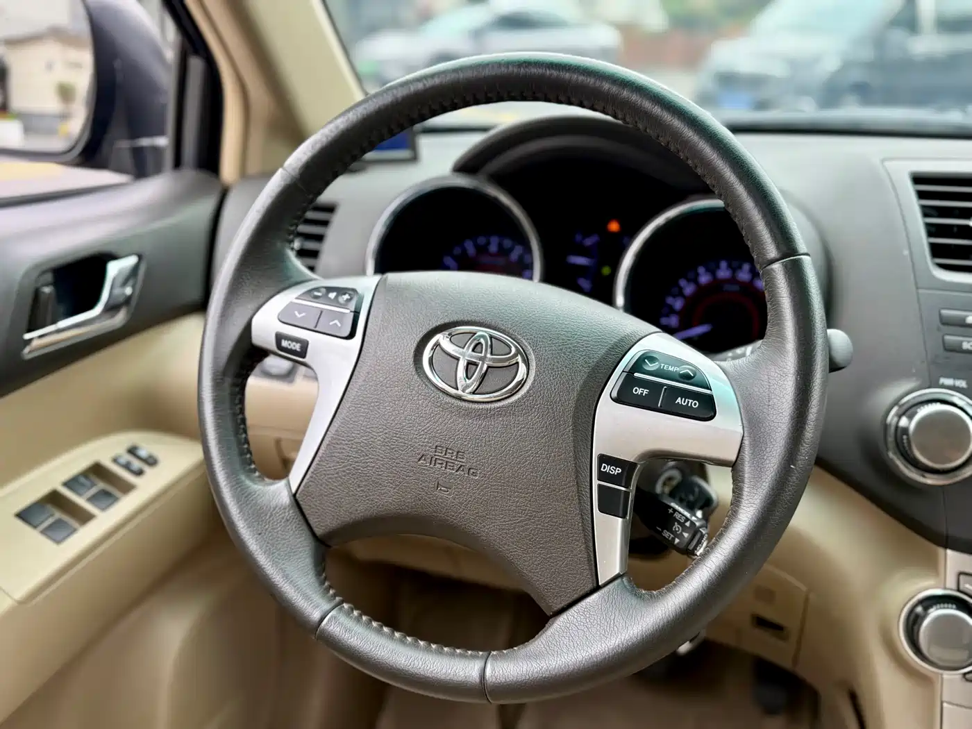 Toyota Highlander 2012 2.7L 2WD 7-Seater Luxury Edition фото 4