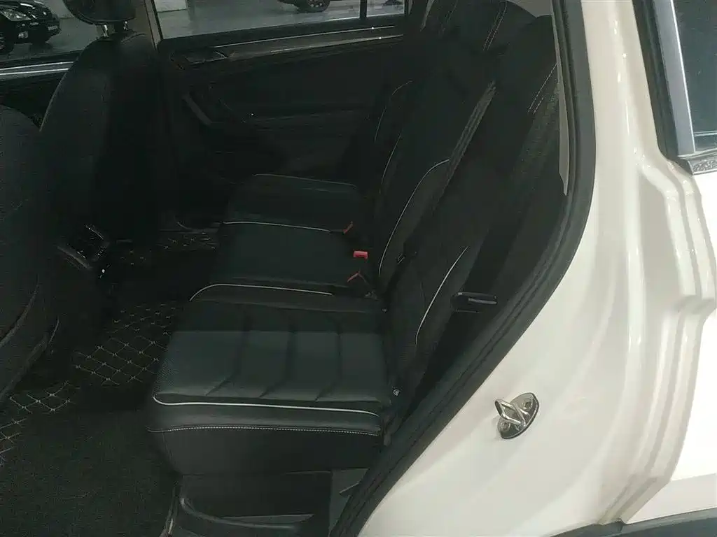 Volkswagen Tiguan L 2019 330TSI Automatic 2WD R-Line Flagship Edition China VI фото 17