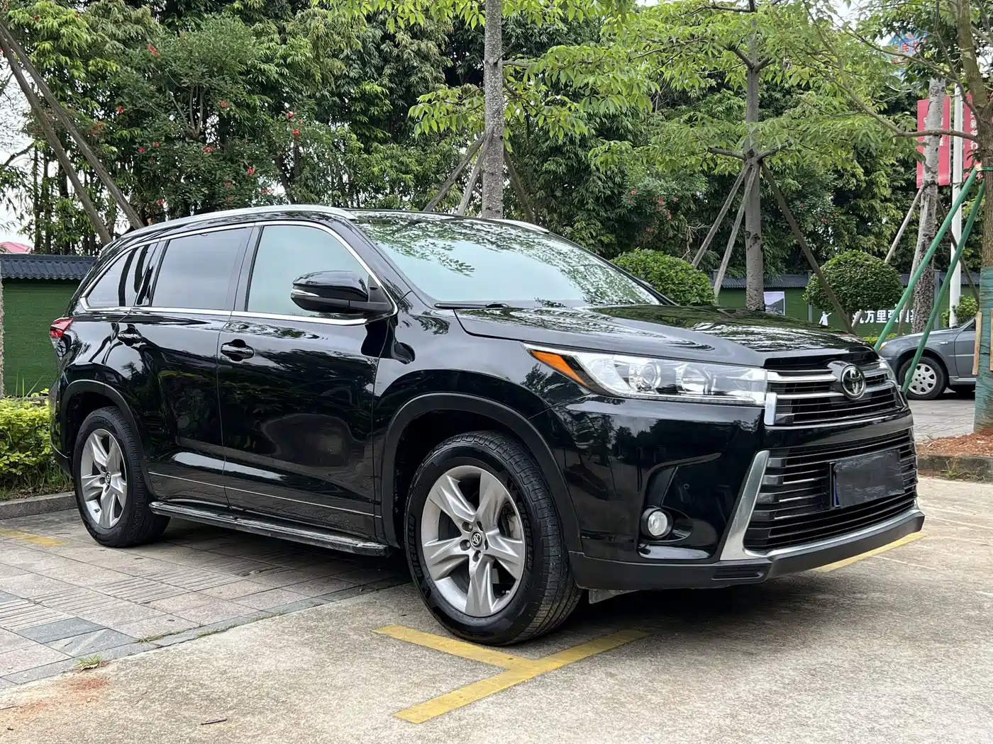 TOYOTA HIGHLANDER