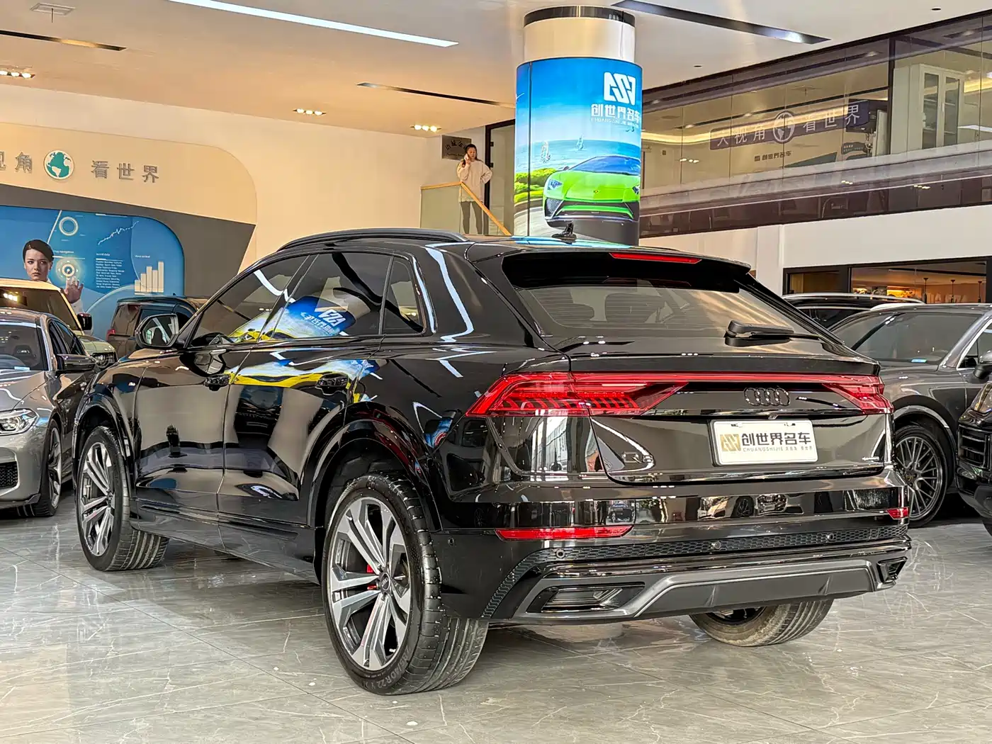 Audi Q8 2022 55 TFSI Exclusive Dynamic фото 20