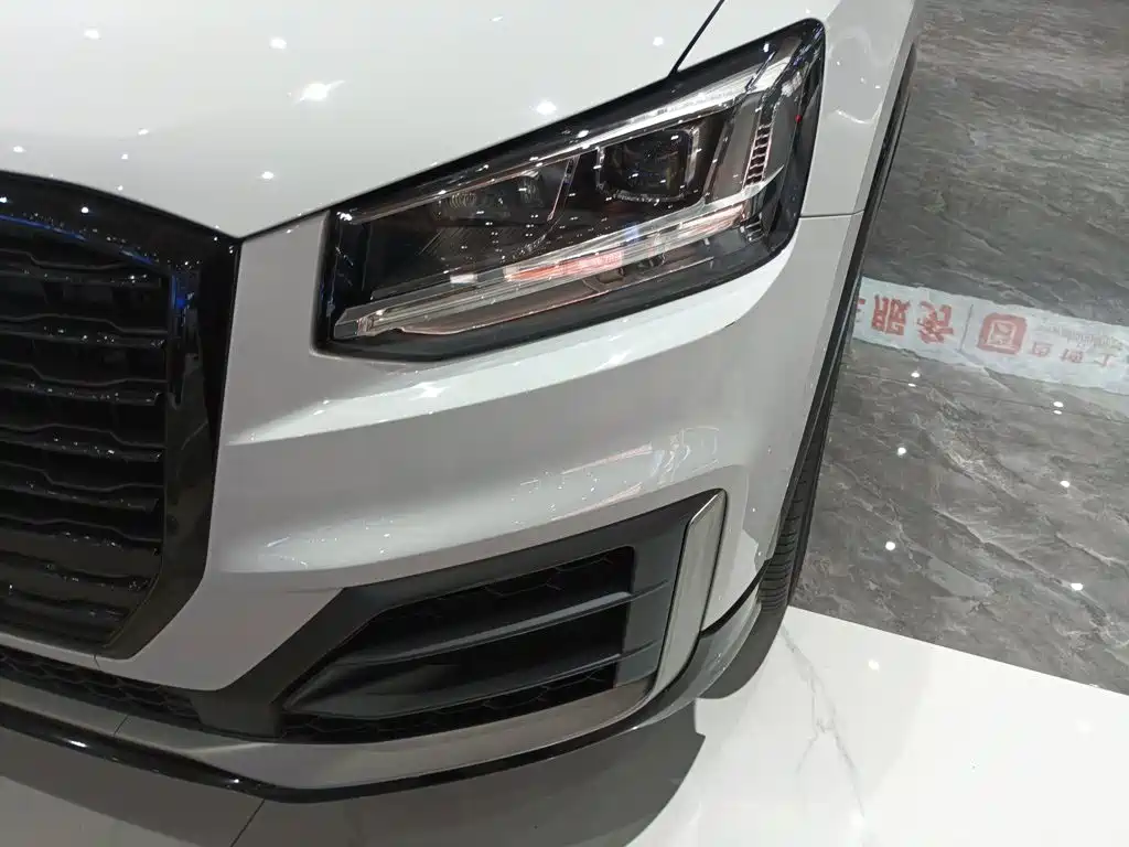 Фото 18 - Audi Q2L