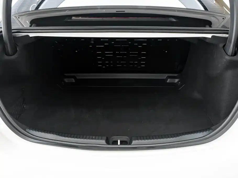 Photo 12 - Mercedes-Benz C-Class
