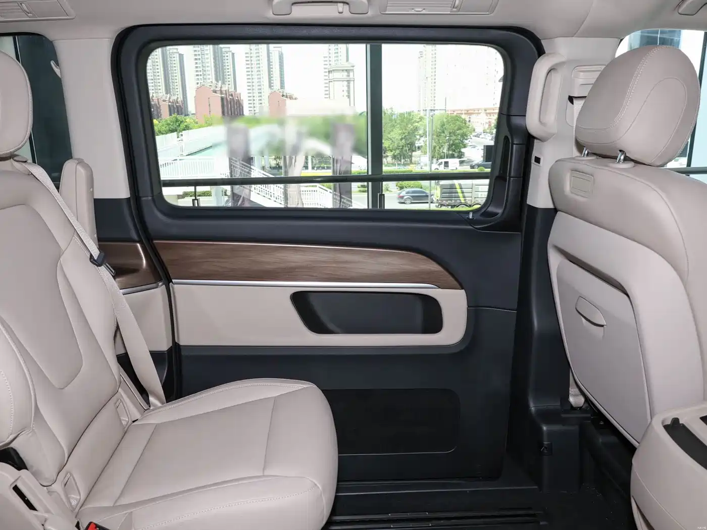 Mercedes-Benz V-Class 2024 V 300 Pilot Edition фото 8
