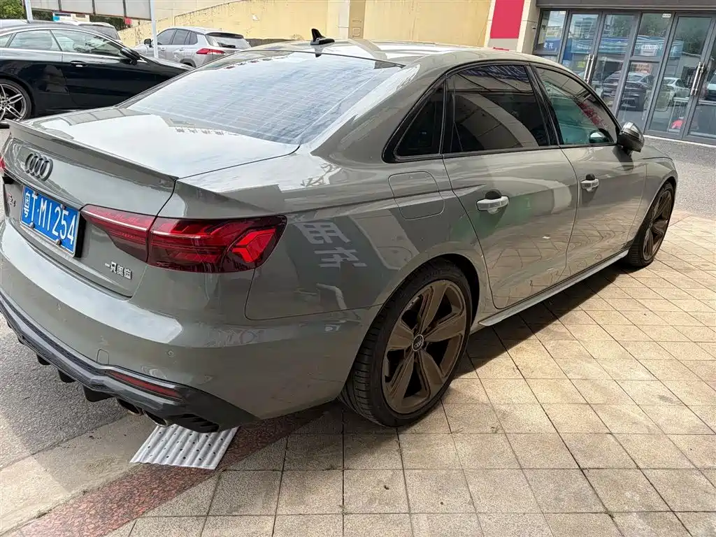 AUDI S4