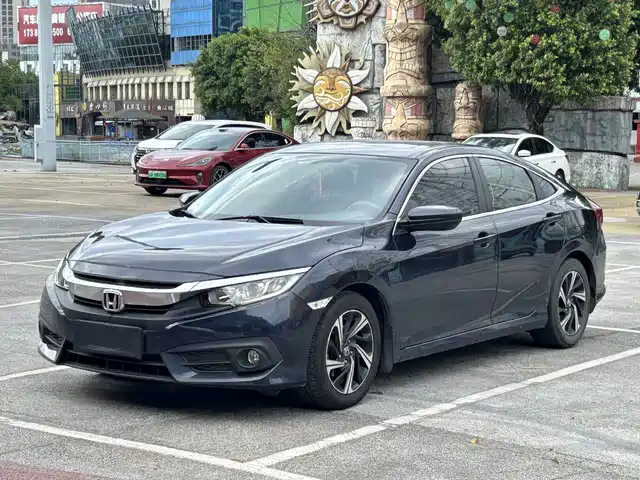 Honda Civic 2016 220TURBO CVT Luxury Edition