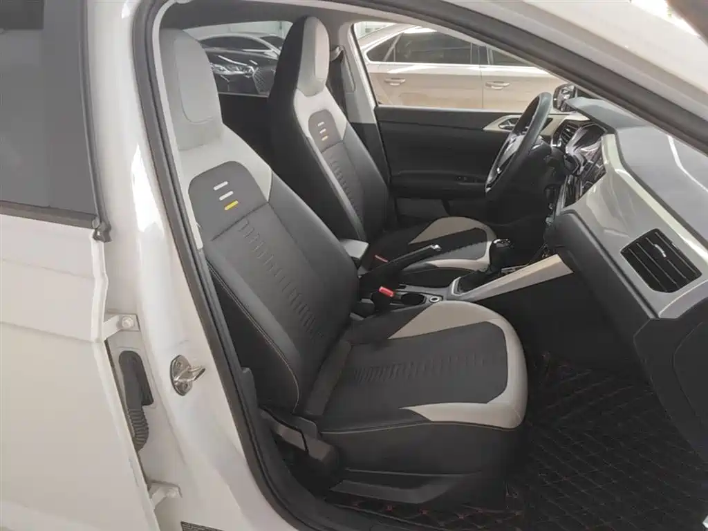 Volkswagen Polo 2019 Plus 1.5L Automatic Colorful Tech Edition фото 25