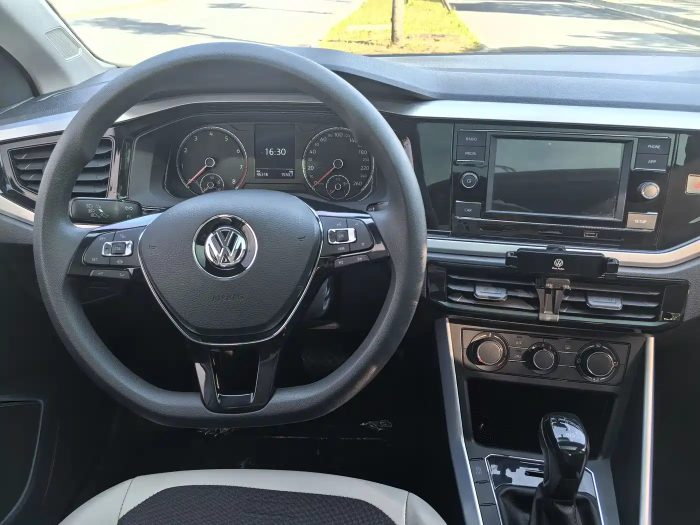 Volkswagen Polo 2019 Plus 1.5L Automatic Colorful Tech Edition фото 6