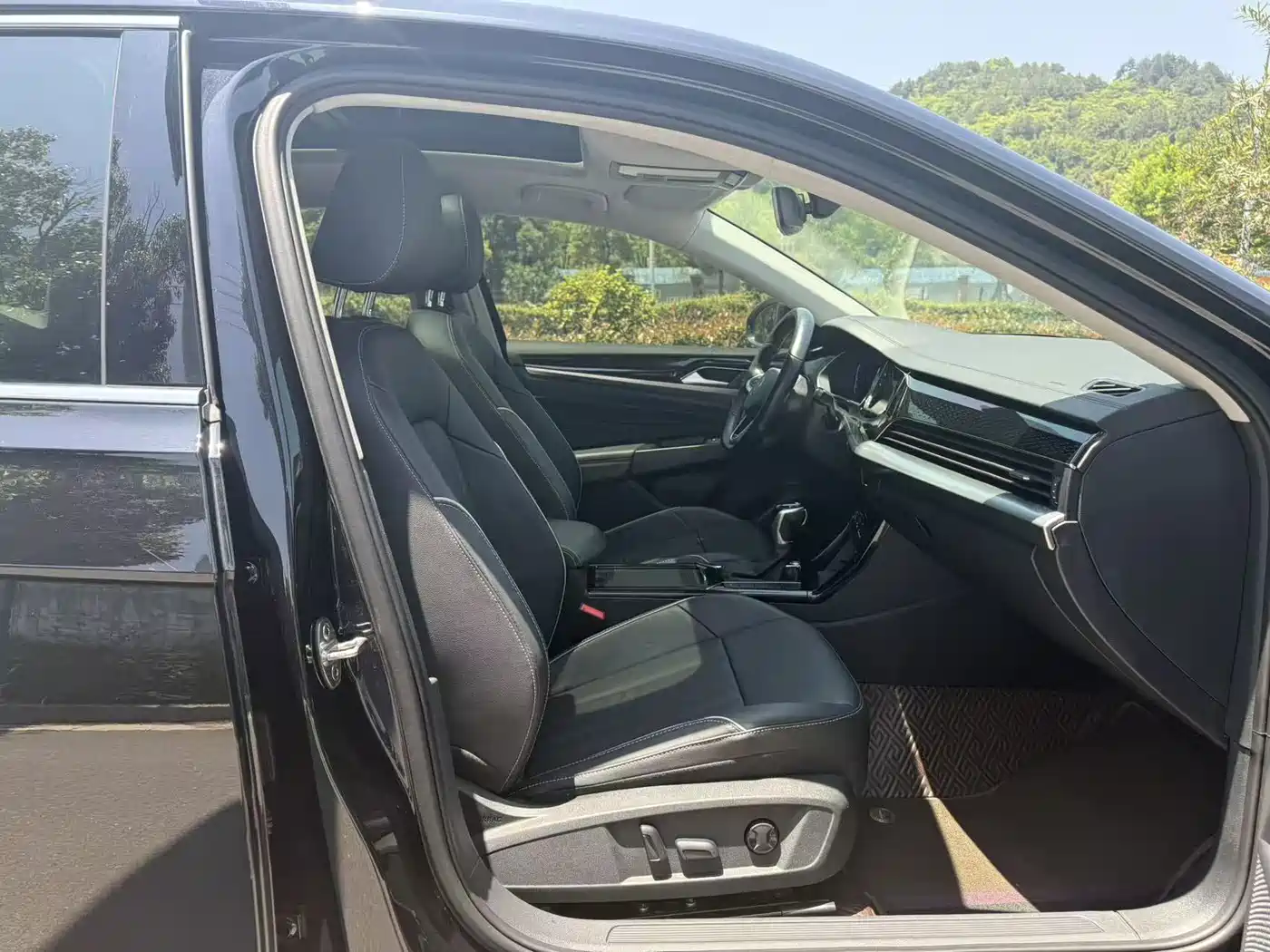 Volkswagen Passat 2022 330TSI Starlight Elite Edition фото 6