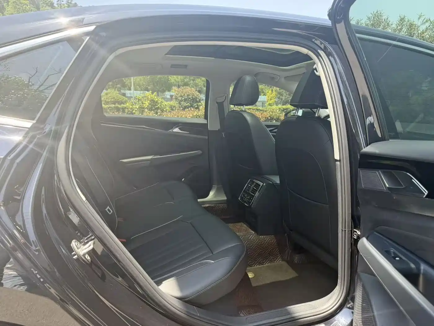 Volkswagen Passat 2022 330TSI Starlight Elite Edition фото 7