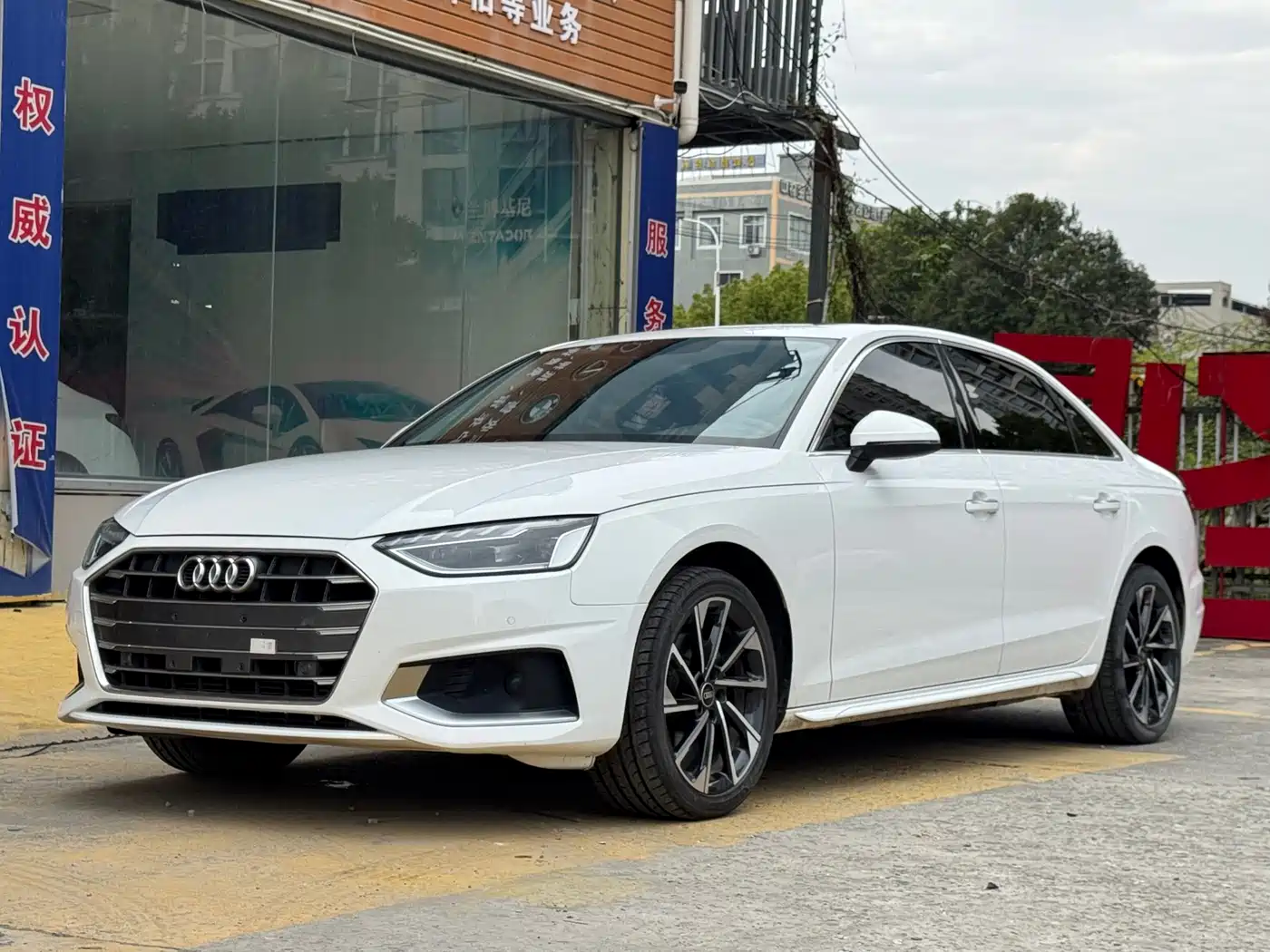 Photo 1 - Audi A4L