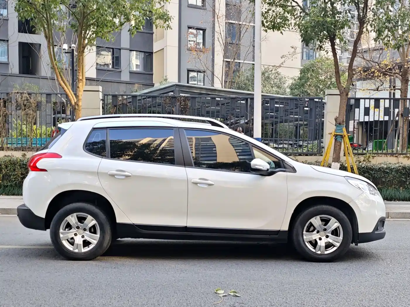 Peugeot 2008 2014 1.6L Automatic Trend Edition фото 6