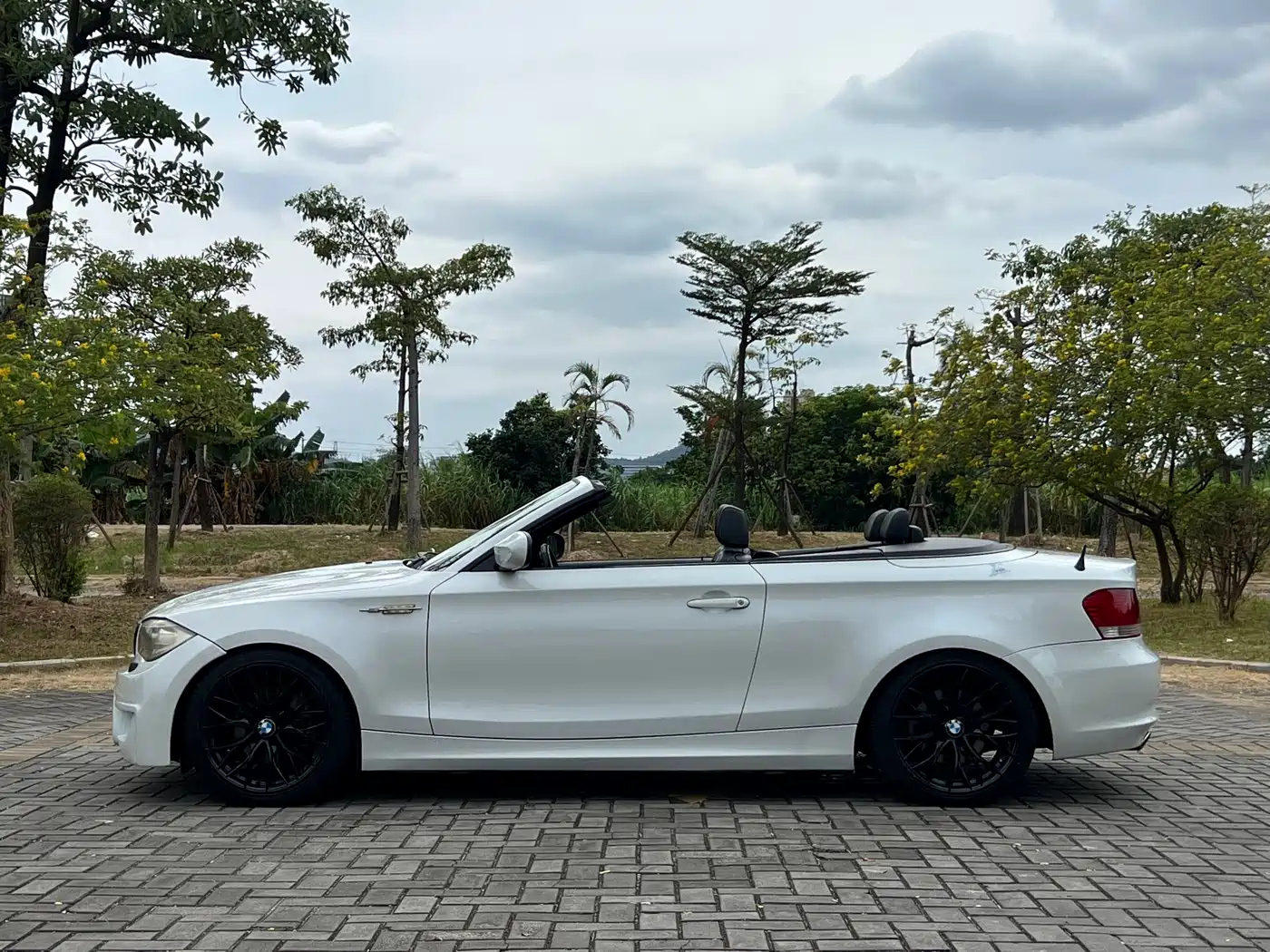 BMW 1 Series (Import) 2011 120i Convertible фото 11