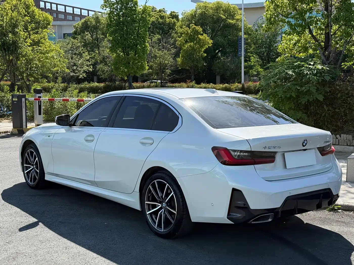 BMW 3 Series 2023 325Li M Sport Package фото 3