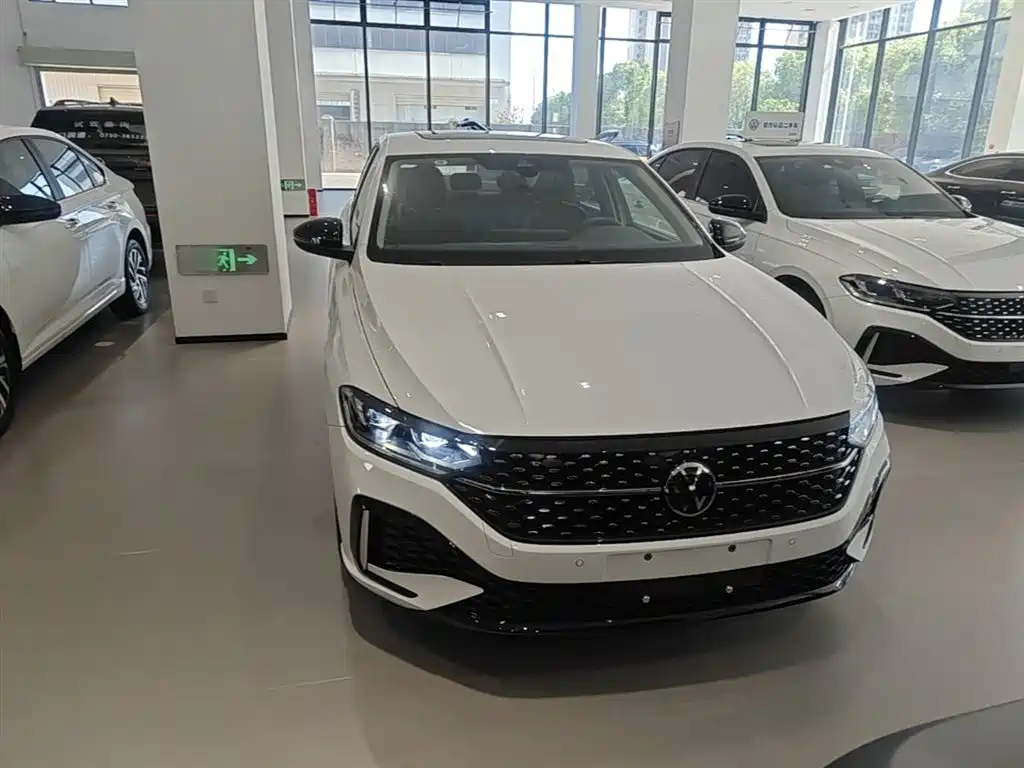 Volkswagen Lavida 2024 Model 300TSI DSG Starlight Leading Edition фото 3