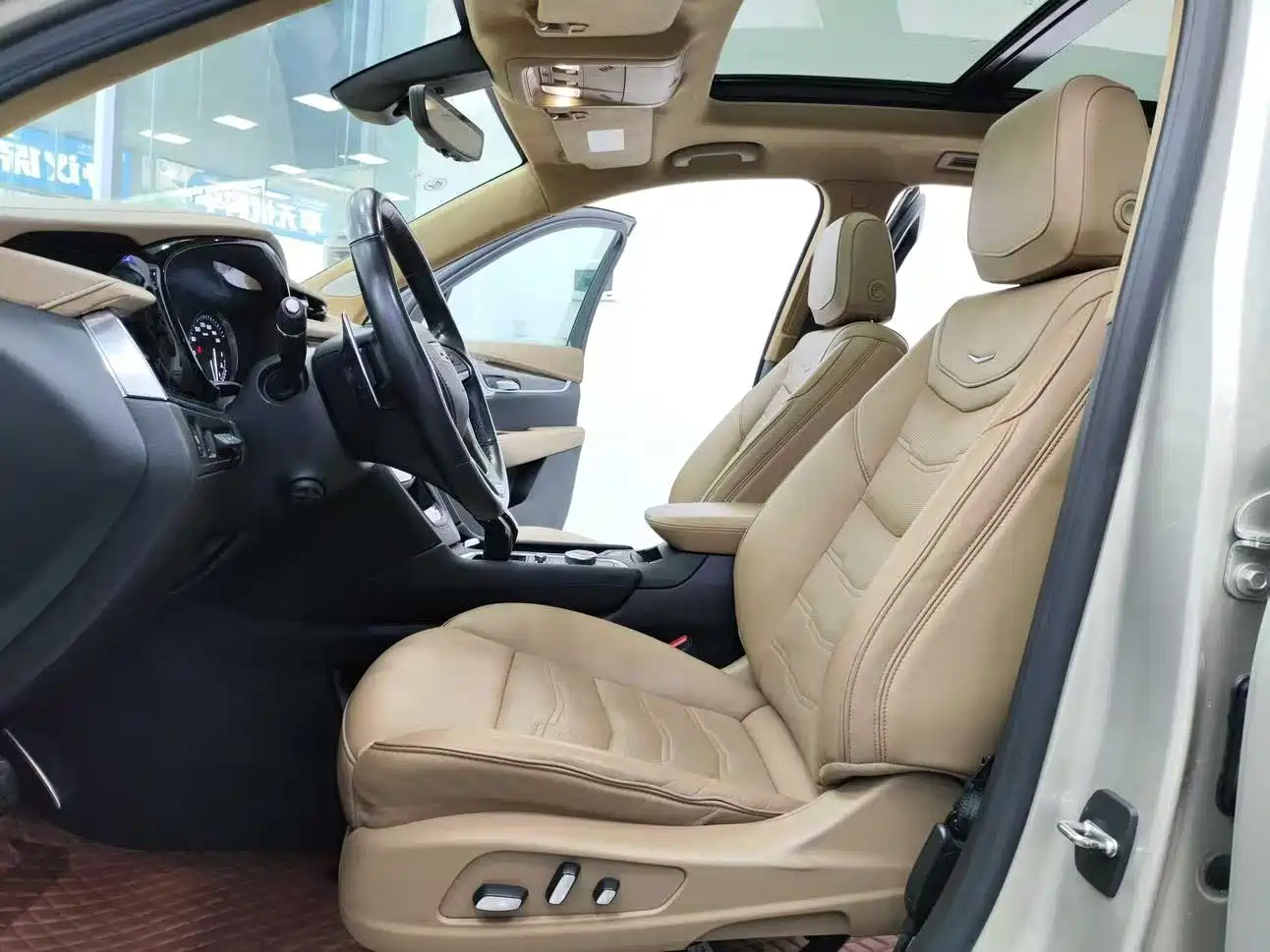 Фото 4 - Cadillac XT6