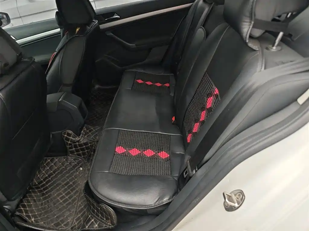 Volkswagen Lavida 2017 1.6L Manual Trend Edition фото 17