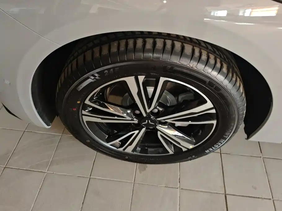 Hongqi EH7 2026 2025 690 Smart Selection Edition