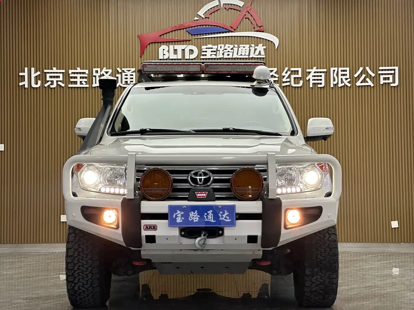 Toyota Land Cruiser 2012 4.6L Automatic VX-R фото 2