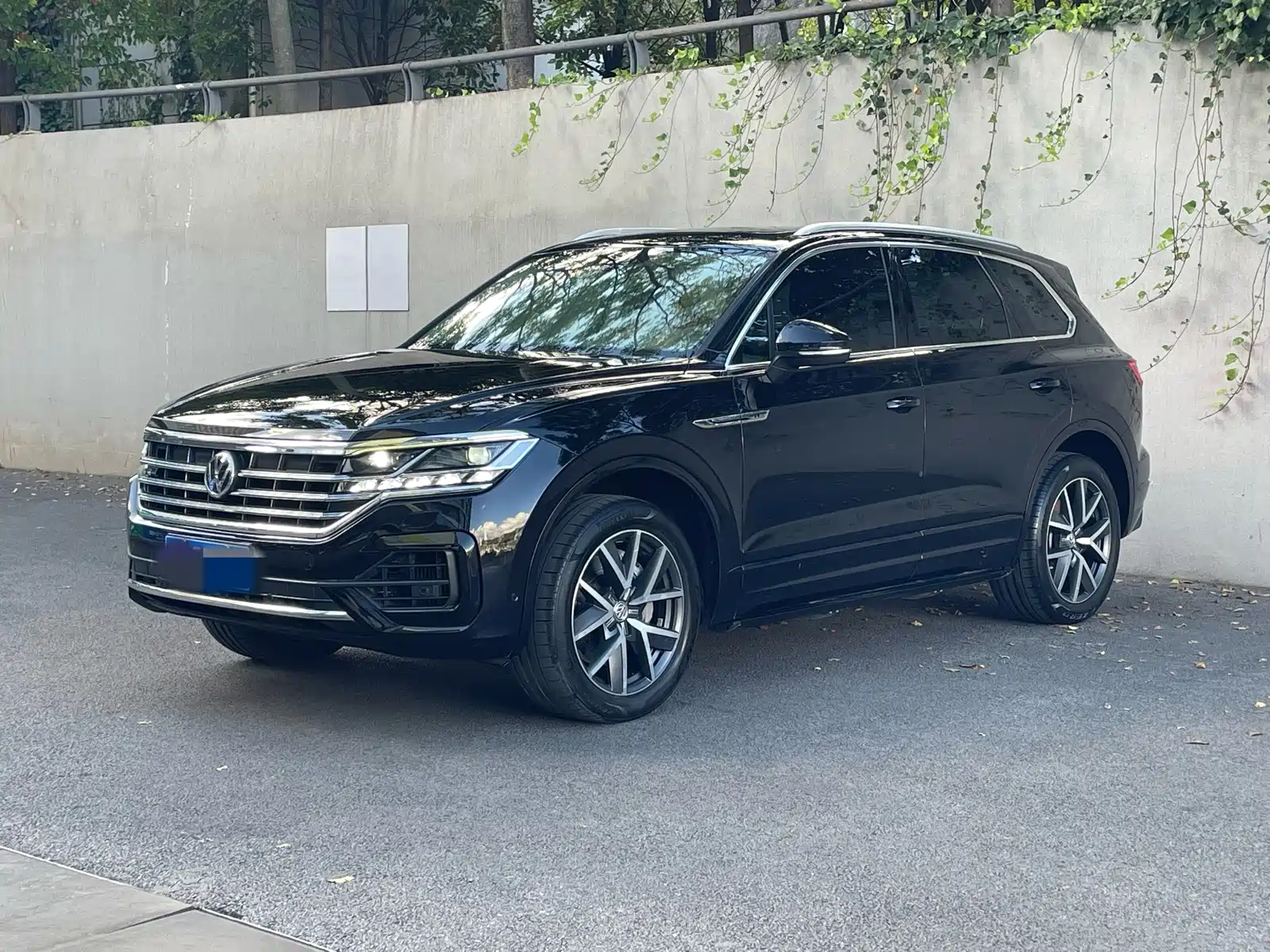 Фото 1 - Volkswagen Touareg