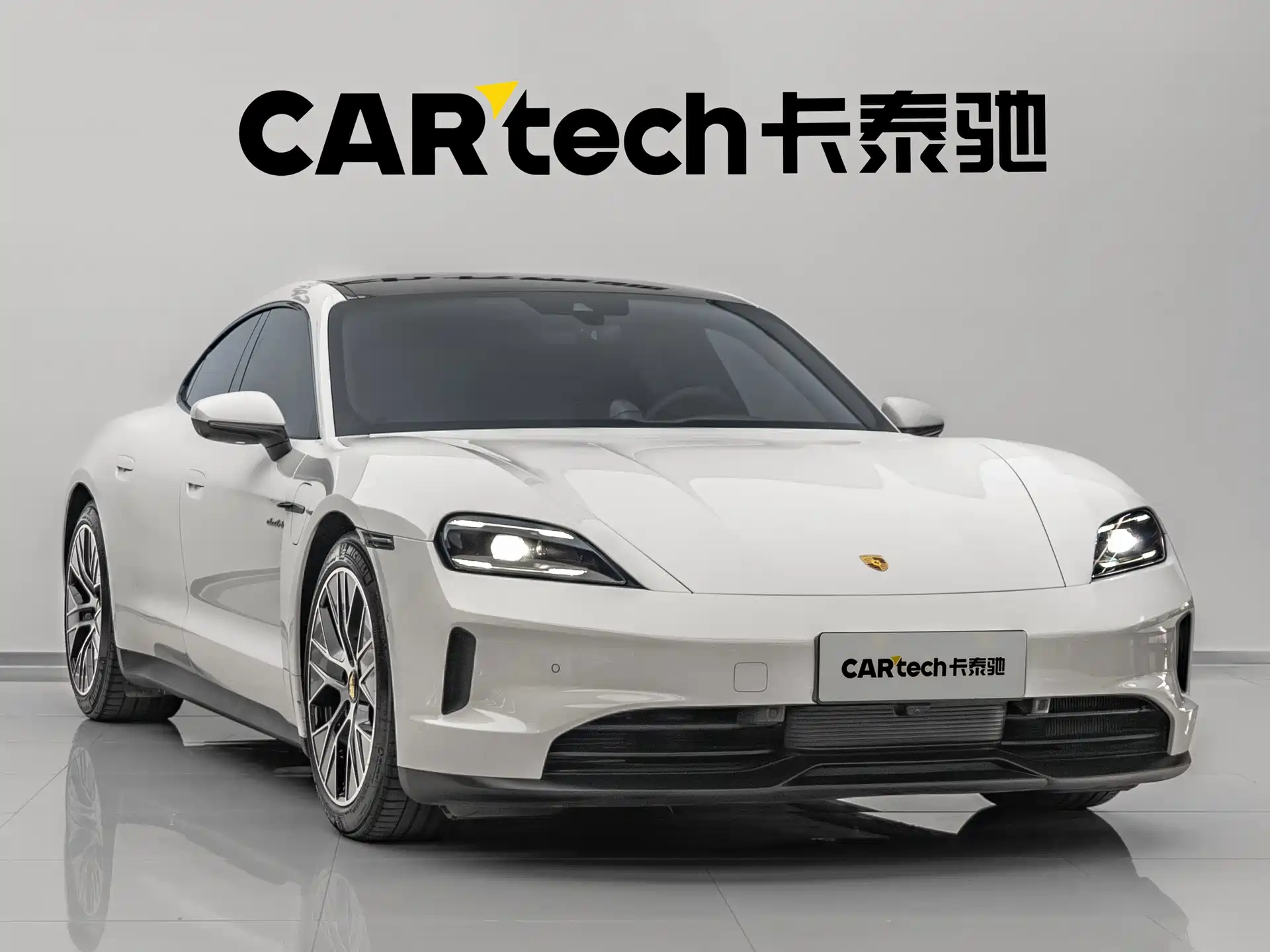 Фото 2 - Porsche Taycan