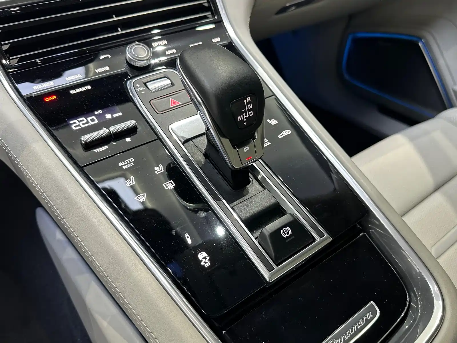 صورة 19 - Porsche Panamera