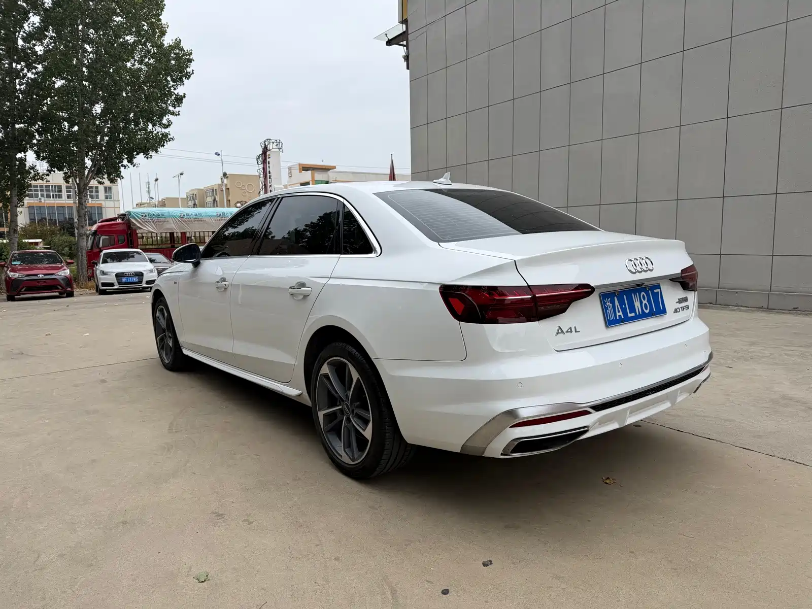 صورة 5 - Audi A4L