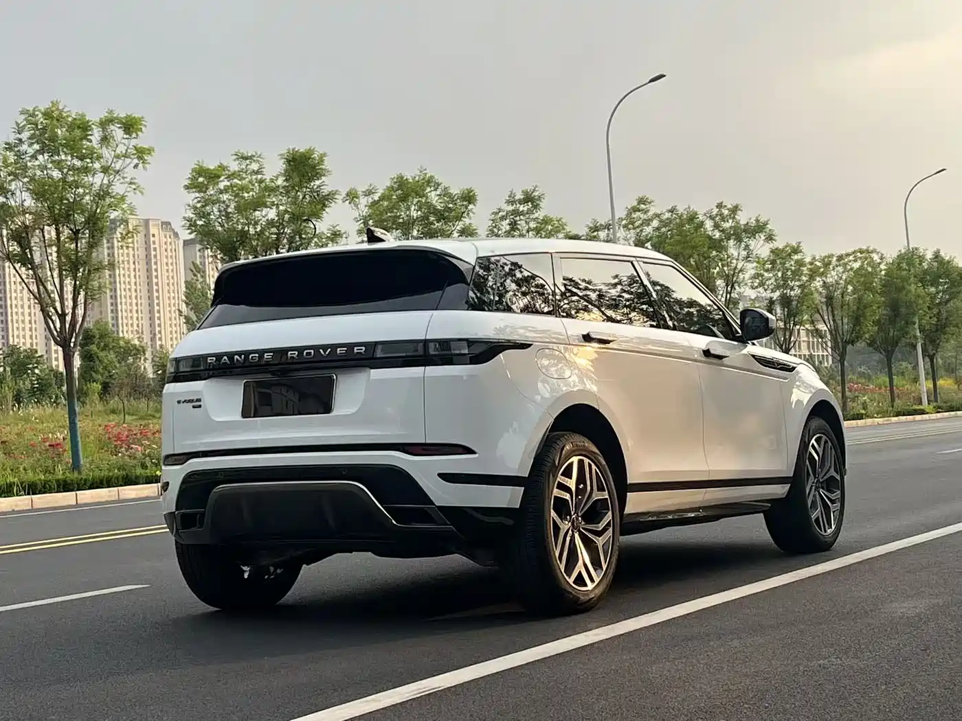 Land Rover Range Rover Evoque 2022 Range Rover Evoque L 249PS R-Dynamic Luxury Edition фото 18