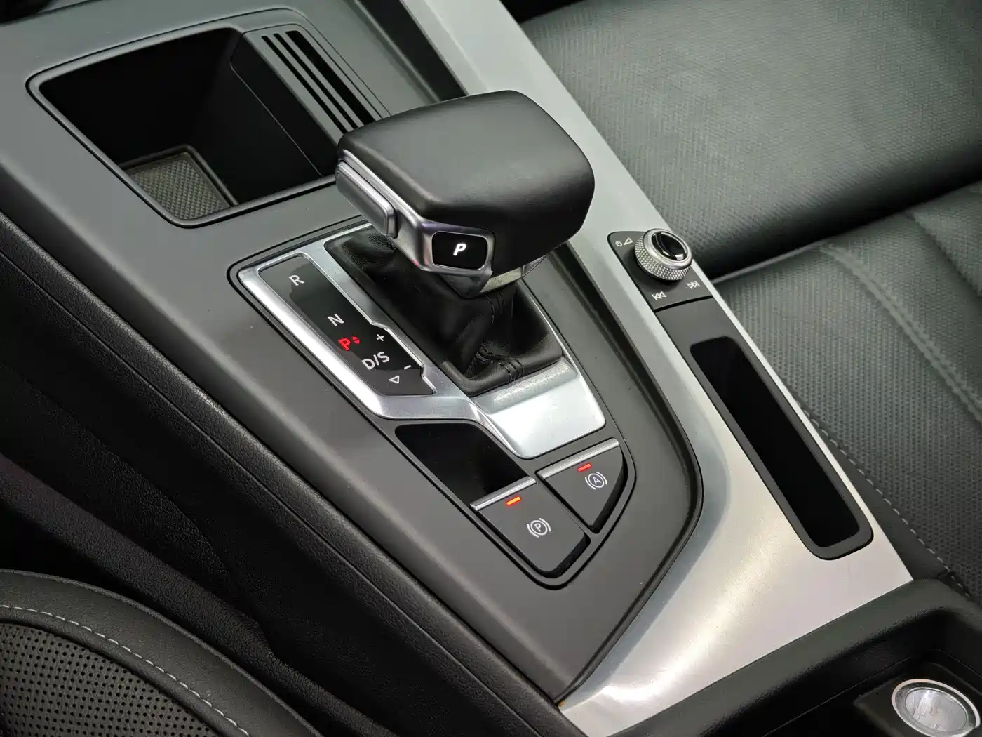 Audi A4L 2020 40 TFSI Luxury Dynamic фото 14