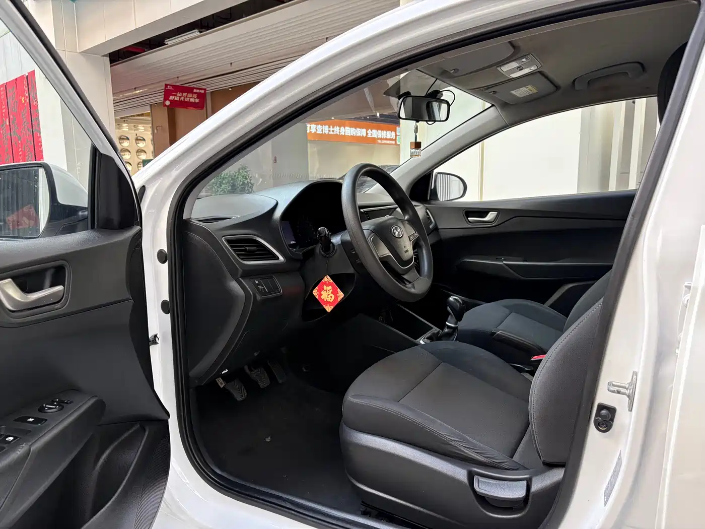 Hyundai Verna 2016 1.4L Manual Cool Edition GLS фото 4