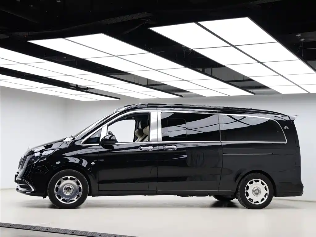 Mercedes-Benz Vito 2023 2.0T Business 7-Seater фото 31