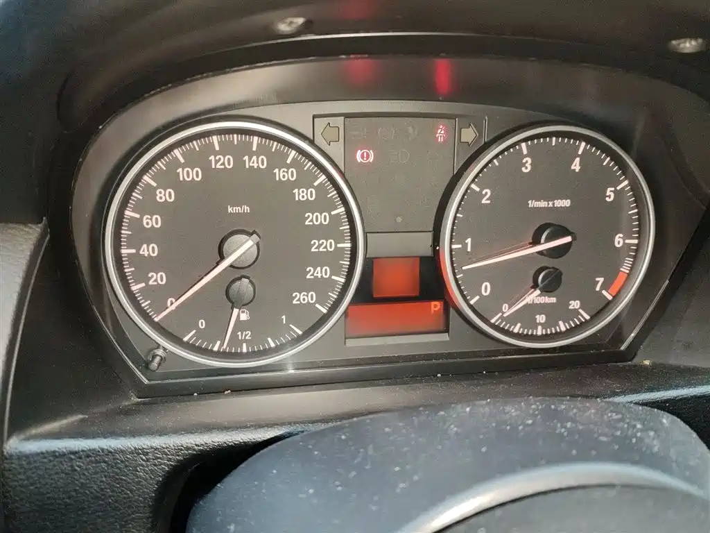 BMW X1 2014 sDrive18i Leading Edition фото 4