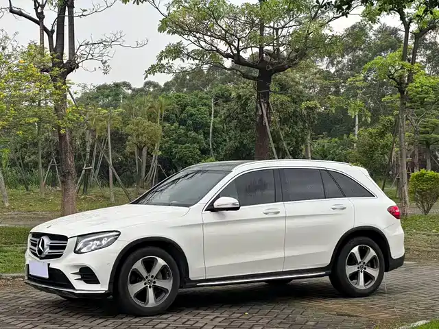 MERCEDES-BENZ GLC